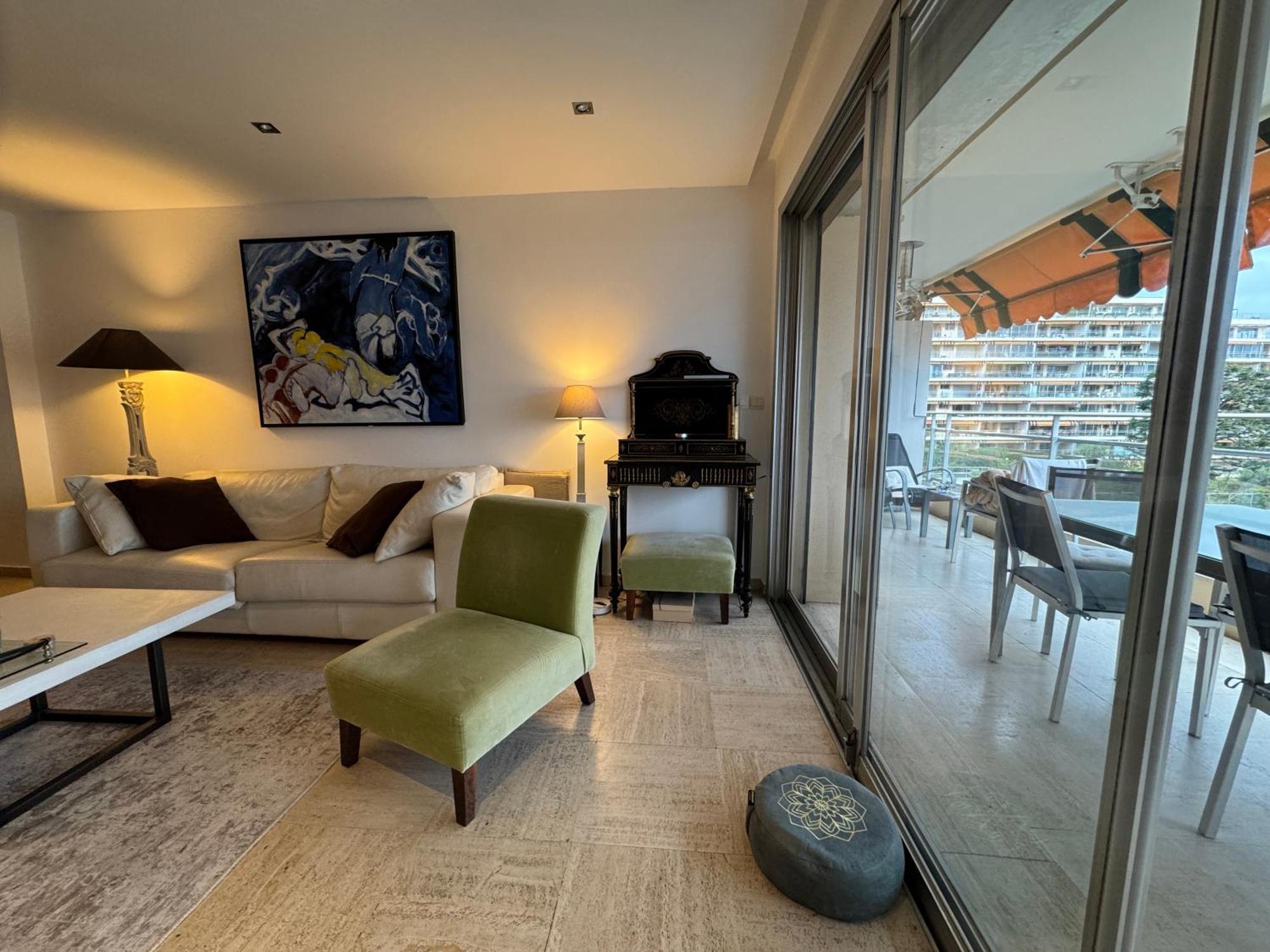 90 M2 Palm With 2 Balconies Very Stylish And Appartement Cannes
