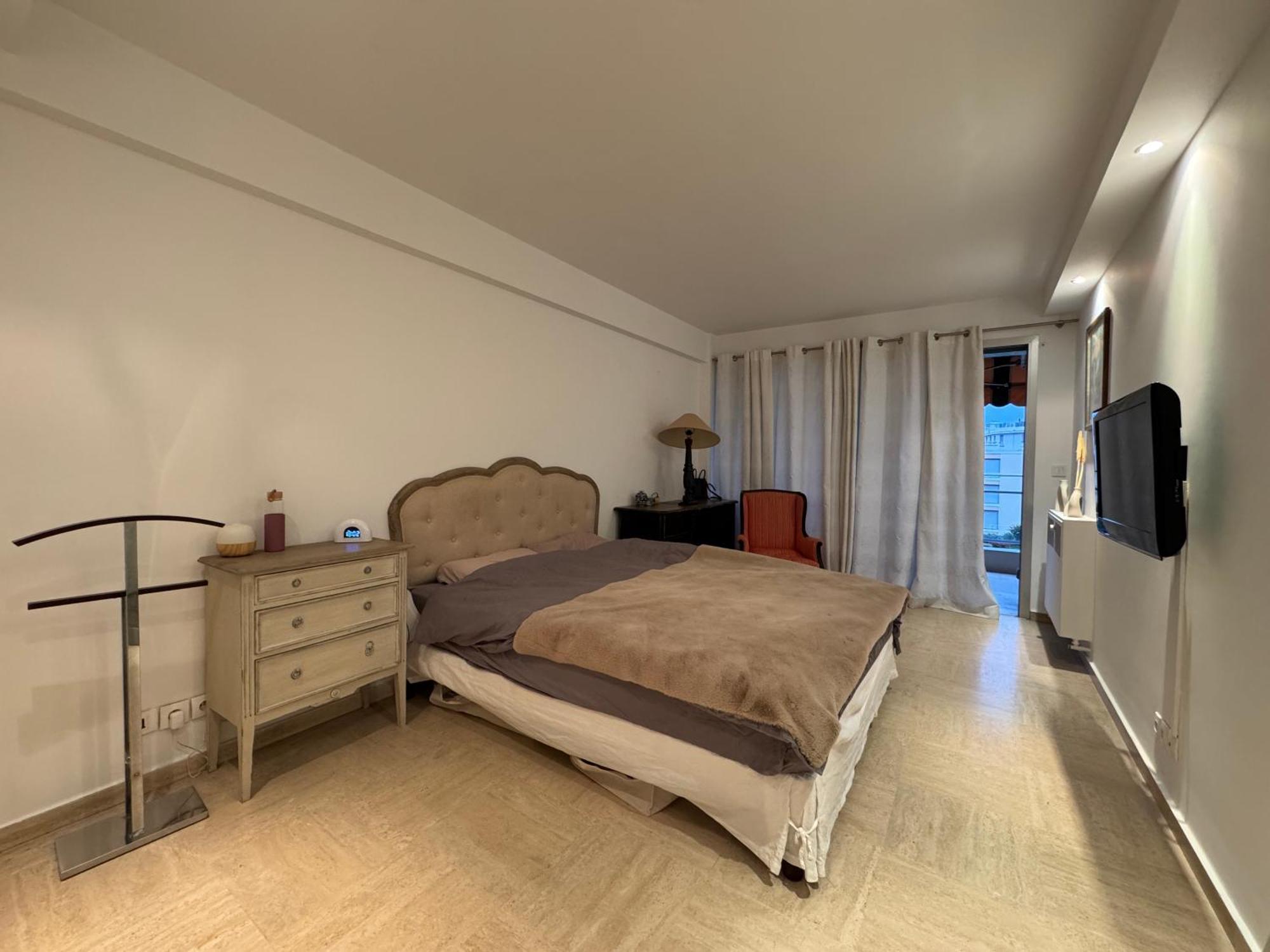 90 M2 Palm With 2 Balconies Very Stylish And Appartement Cannes