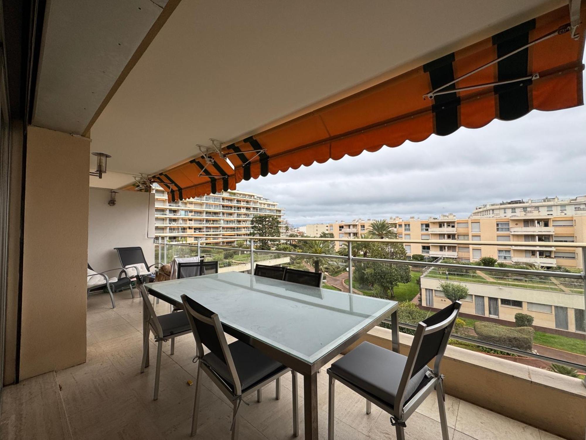 90 M2 Palm With 2 Balconies Very Stylish And Appartement