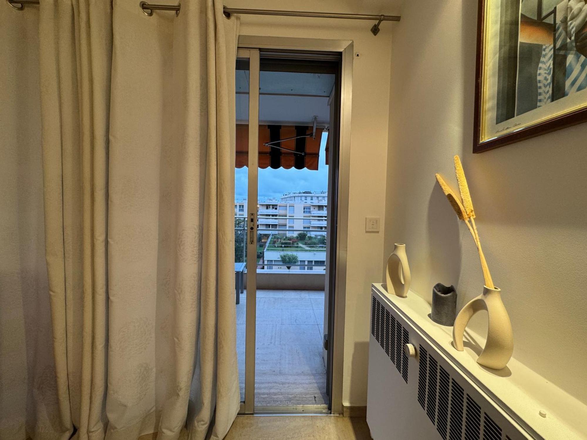 90 M2 Palm With 2 Balconies Very Stylish And Appartement Cannes